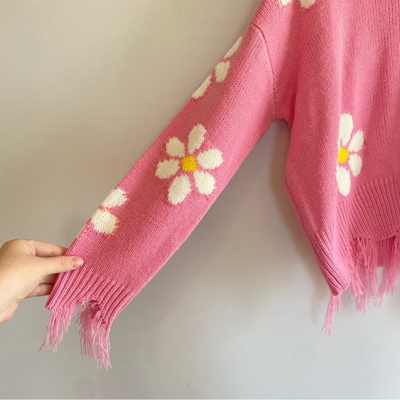 Pink V-Neck Sweater with Floral Design - Picture 2 of 4